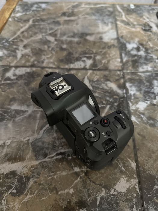 Cameră Canon EOS R