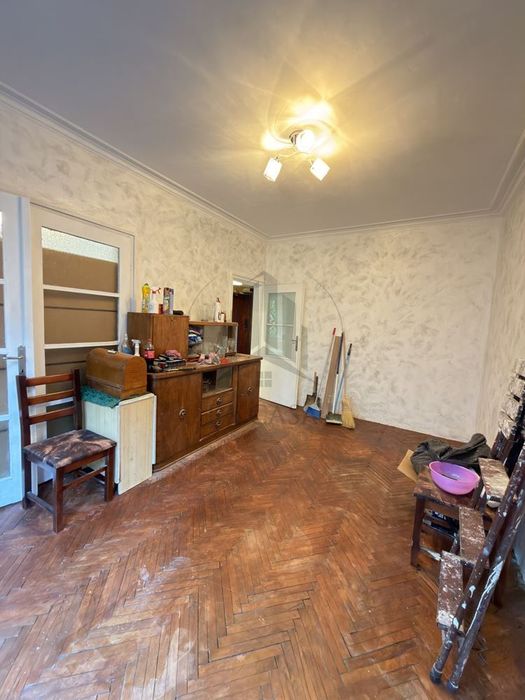 ул. Искър, кв. Оборище - 2 ст. за продажба