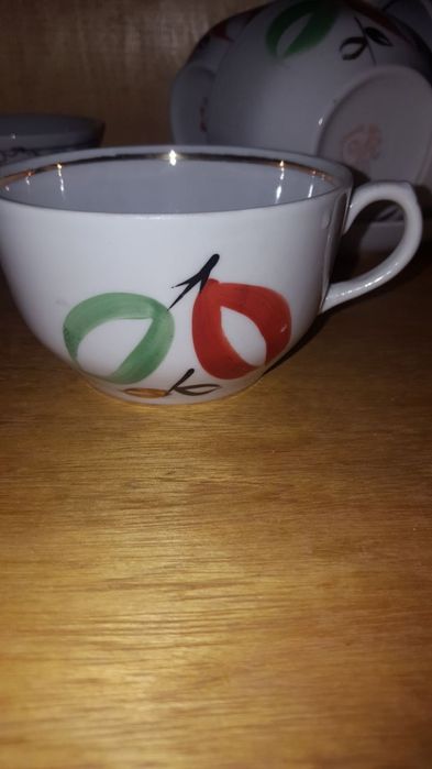 Бокалы,посуда,чайники.