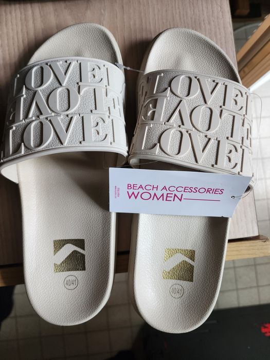 Чисто нови дамски чехли