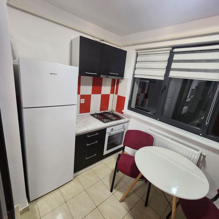 Vand garsoniera, etaj 4 cu lift, Hipodrom, capatul lui 2, blocul nou Concivia