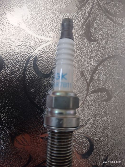 Запалителна свещ ILKAR7B11 NGK