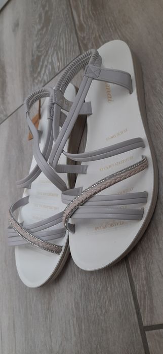 Sandale noi mărimea 39