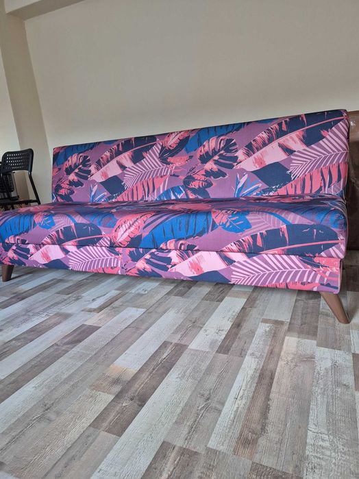 Разтегателен диван, в перфекгно състояние