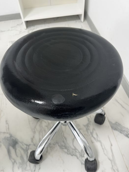 Козметична кушетка и работна табуретка