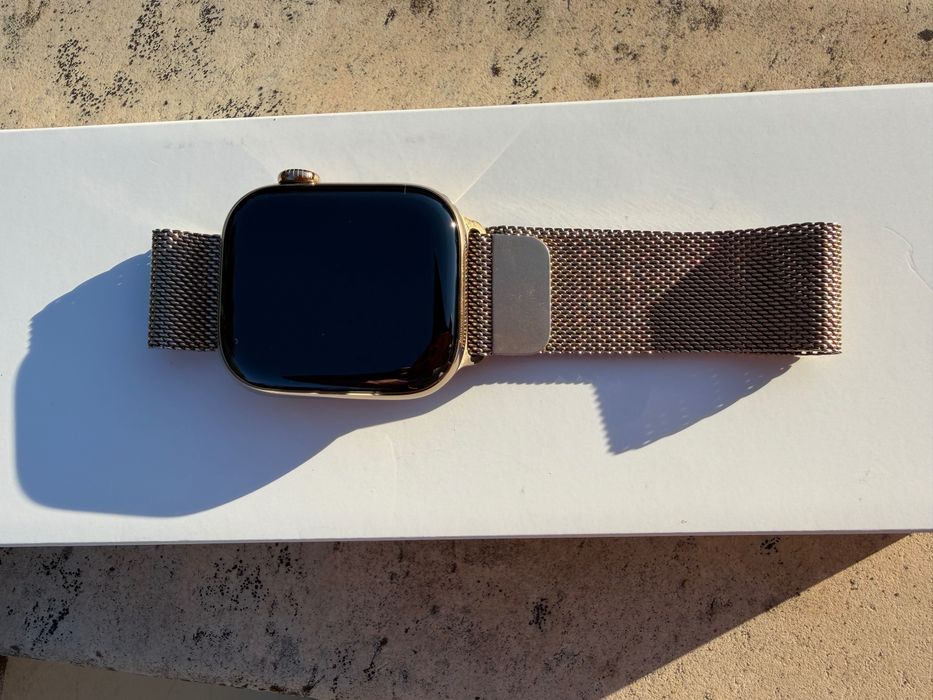 Apple Watch 11 Titanium Gold 42mm • 100% Батерия • Като Нов • Гаранция