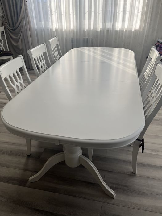 Стол + 8 стулья в отличном состоянии