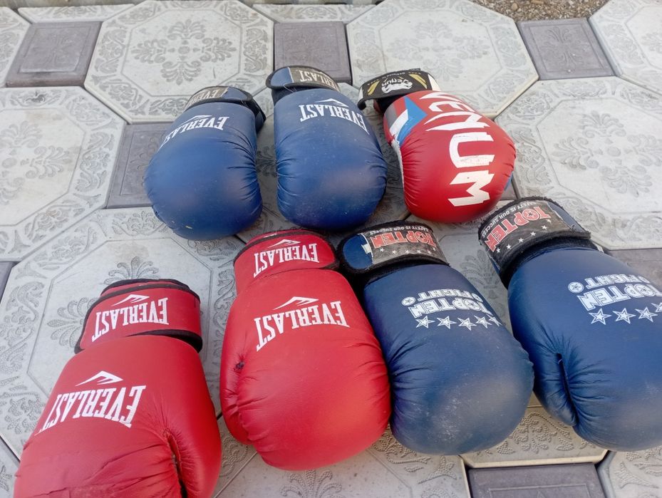 Боксерские перчатки