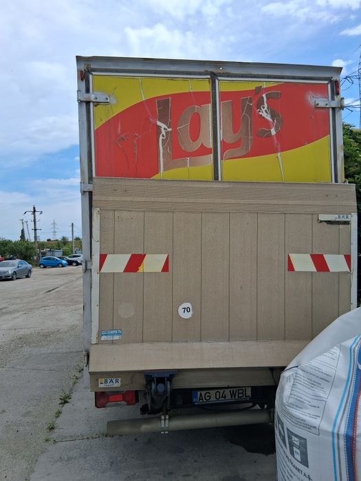 Camion de vanzare 3,5 tone carosat stil cub marca Iveco