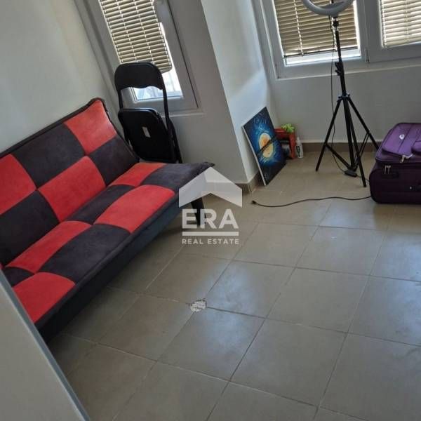 Маломерен тристаен апартамент в района на базар "Левски", с площ 50 кв