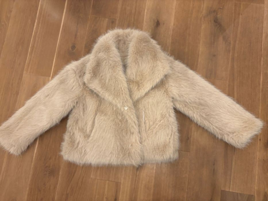 Късо палто с изкуствен косъм