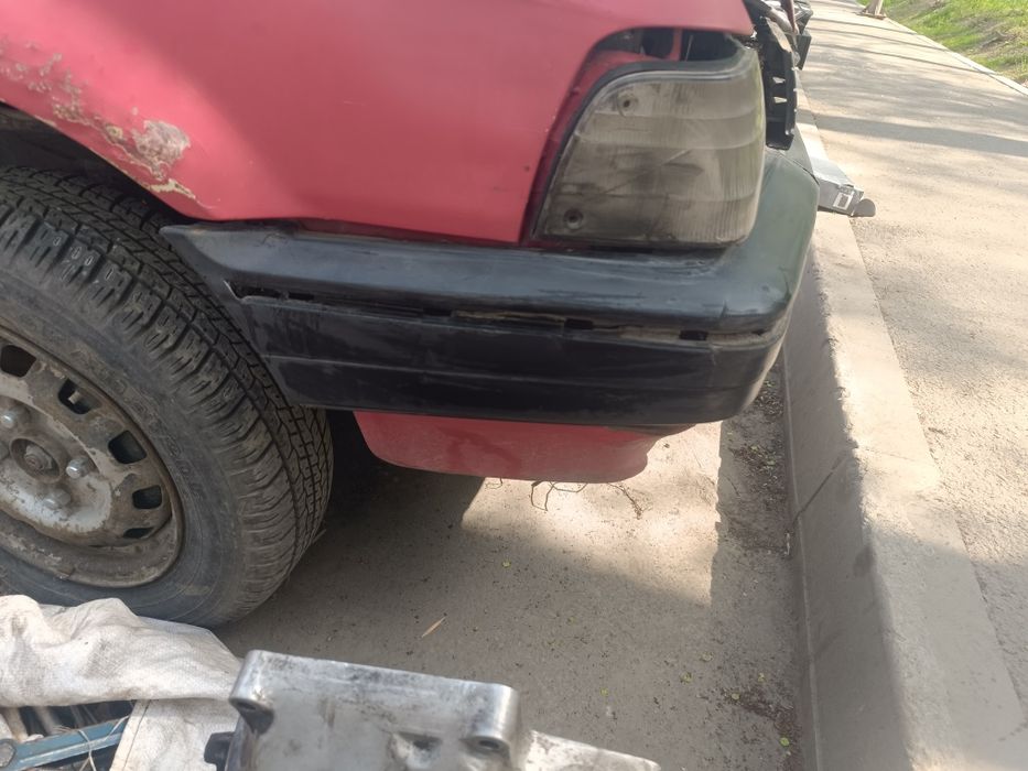 Передний бампер Mazda 323 BF