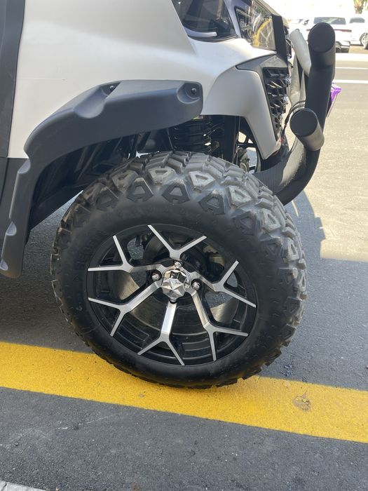 Golf cart 8 kishilik sotiladi