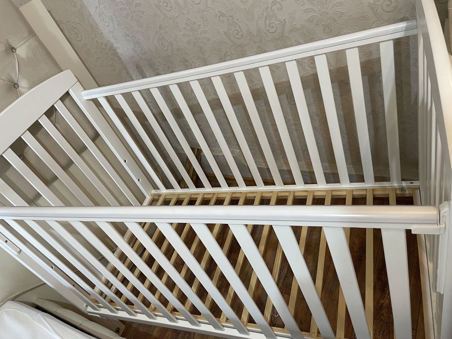 Patut si saltea din lemn masiv cu laterala culisabila 120 x 60 cm