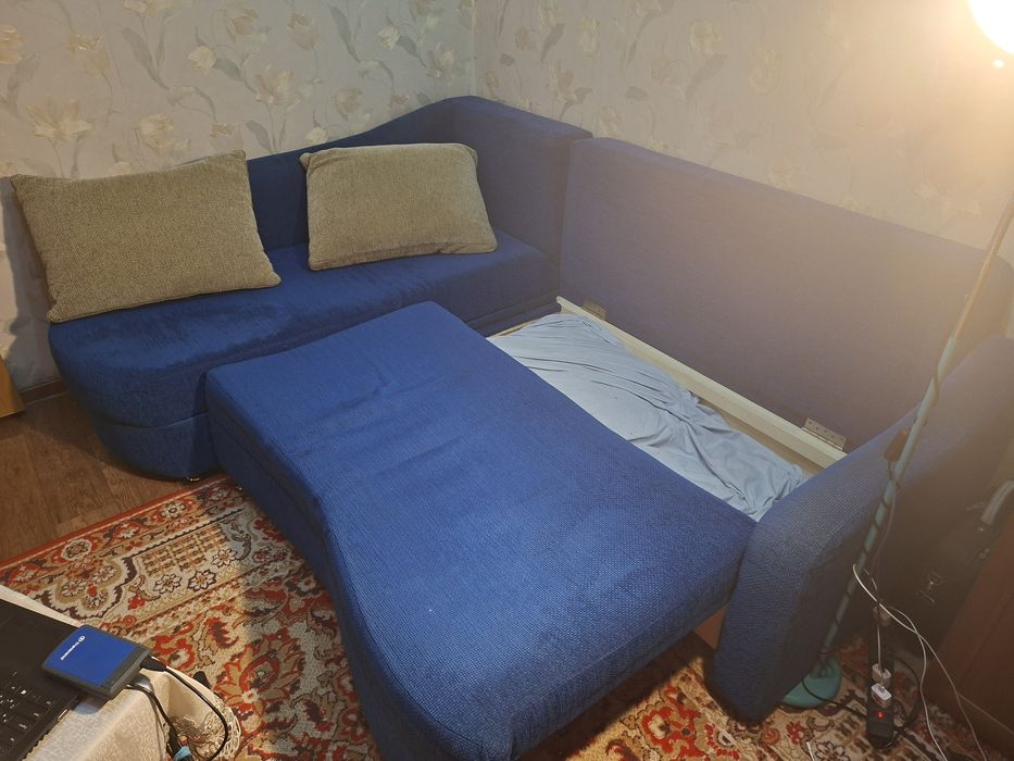 Продам диван угловой