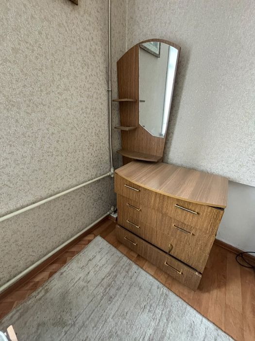 Комод с зеркалом