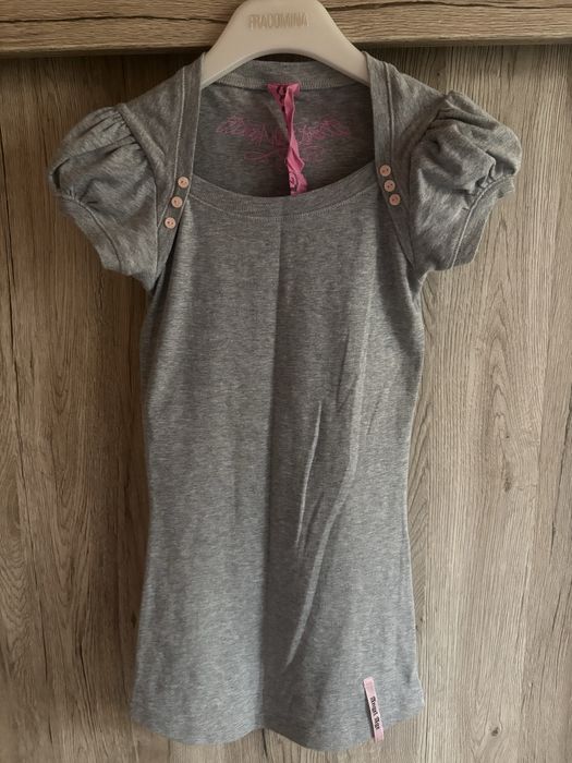 Подарявам дамска тениска размер XS