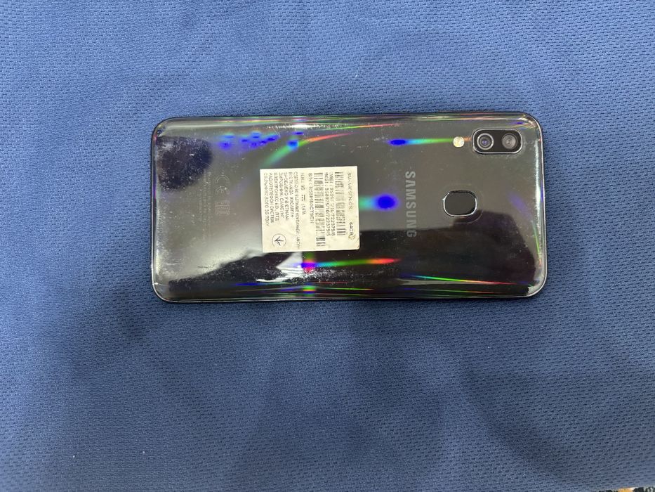 Redmi 13; Samsung a40;