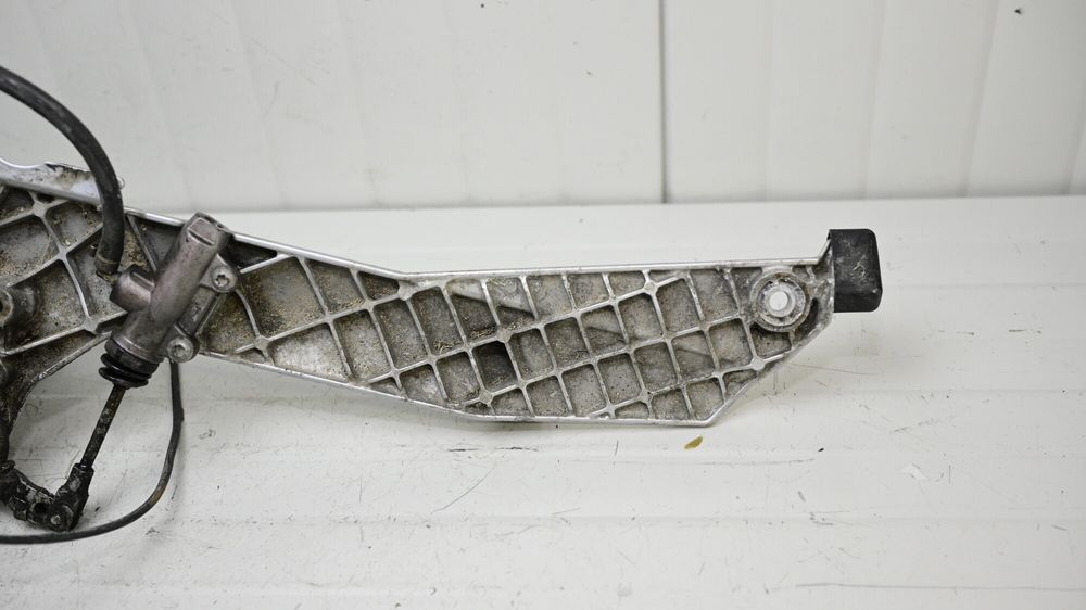 Suport Scarita Dreapta Pedala Cu Pompa Frana BMW R1200RT 2005 - 2009