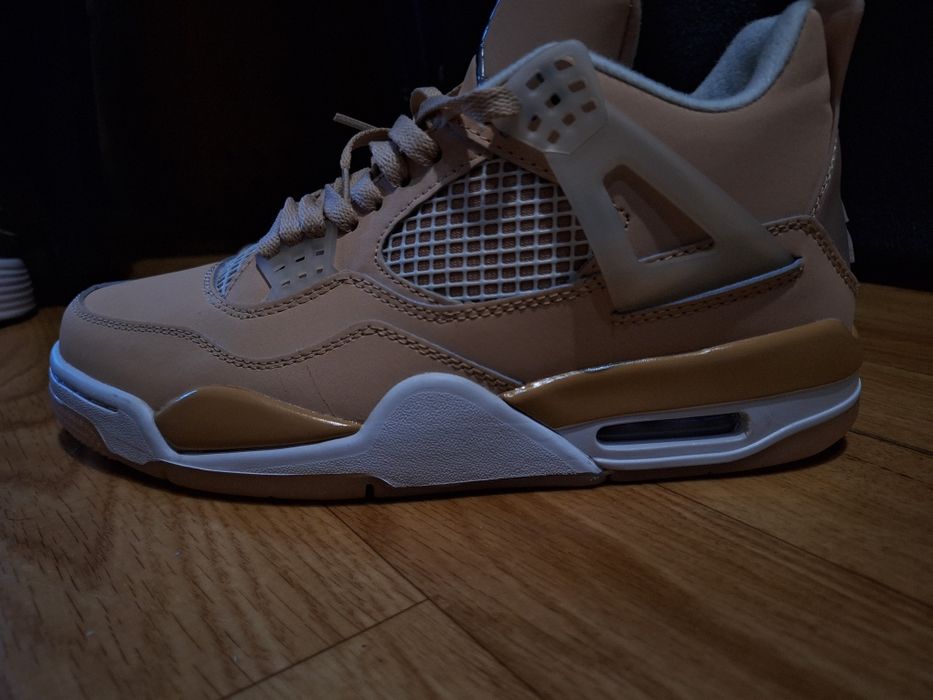 Jordan 4 Retro бежевый цвет