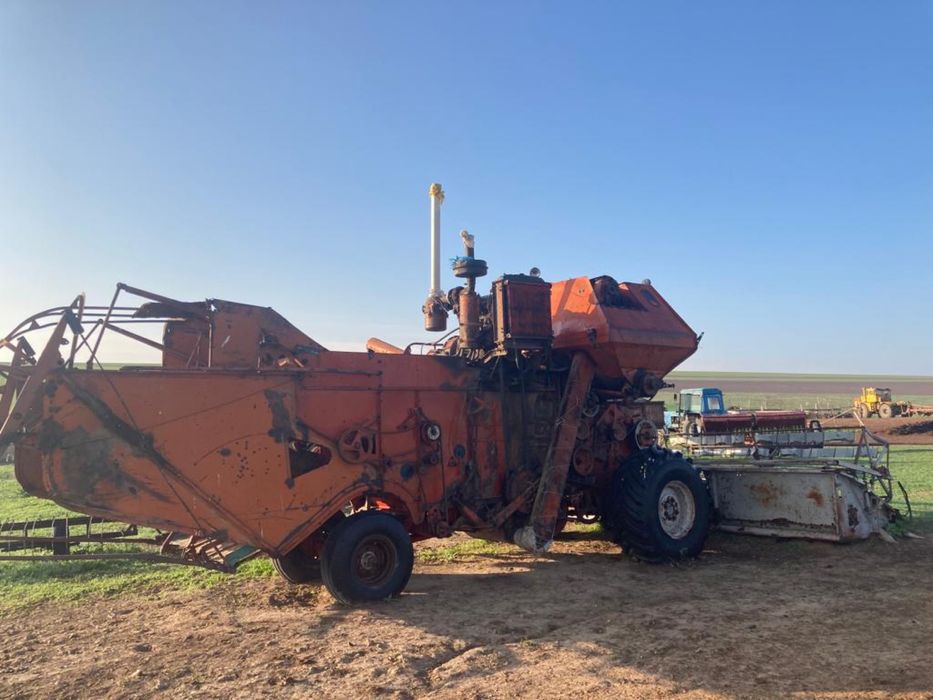 Зерноуборочный комбайн Нива