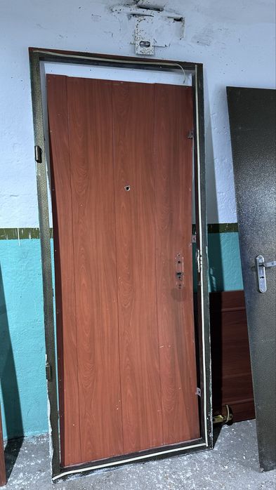 Входной дверь.