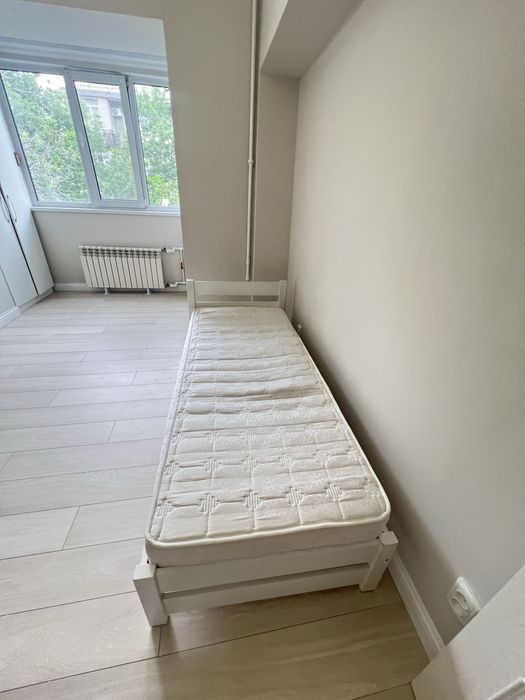 Продам кровать с ящиками с матрасом