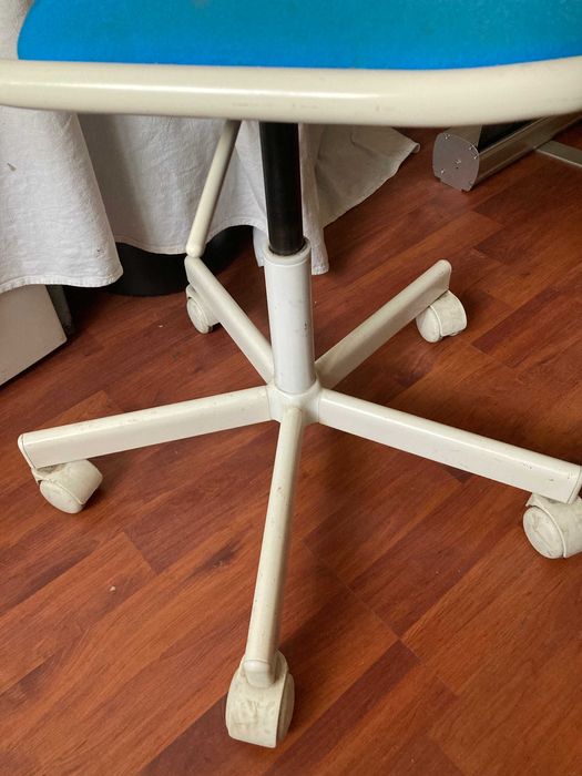 Детски син стол въртящ се от Икеа