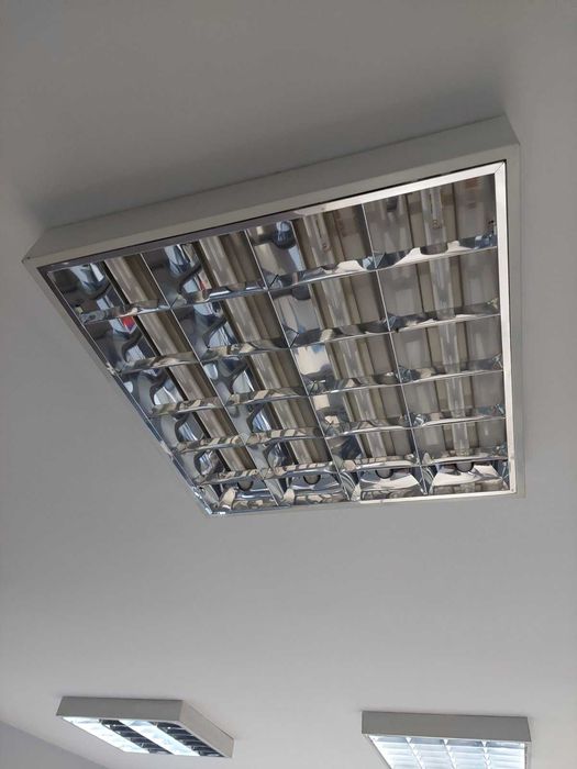 Осветителни тела LED за офис употребявани