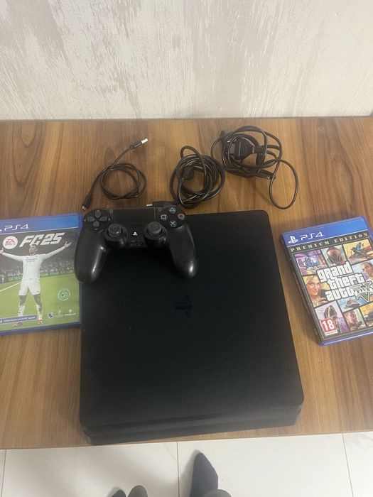 Vand ps4 si doua jocuri gt5 si fc25