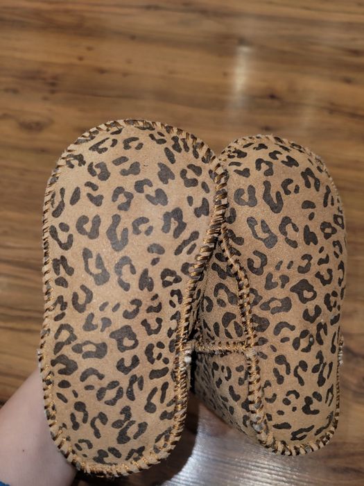 Два чифта нови пантофи за бебе