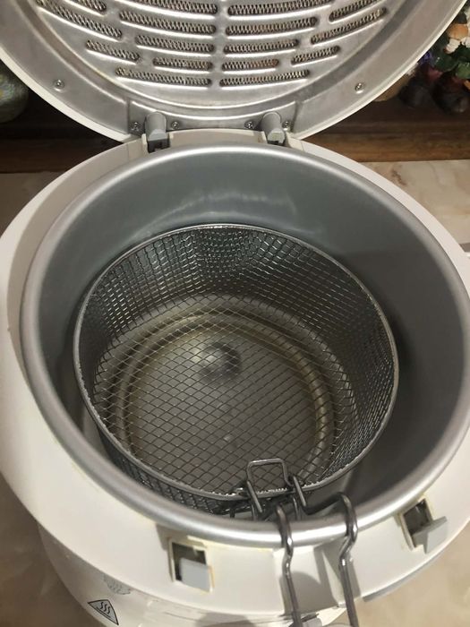 Продавам Фритюрник TEFAL SERIE f53-1 1600W
