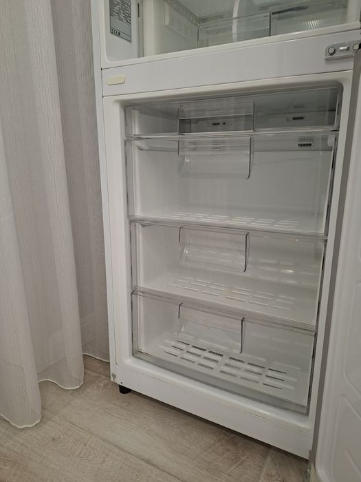 Продается холодильник LG