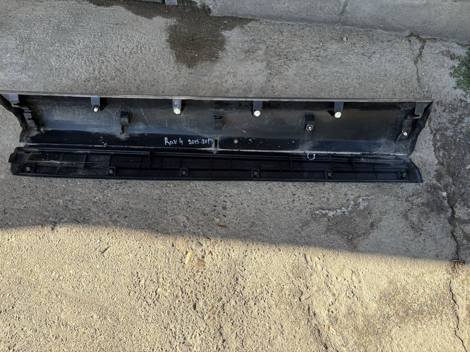 Лайсна на предна дясна врата за Тойота Рав 4 / Toyota Rav IV 2015 - 19