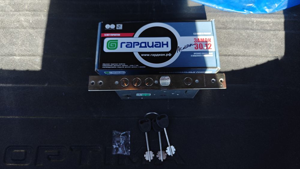 Замок врезной в комплекте