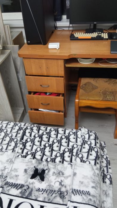 Стол письменный Б/У.