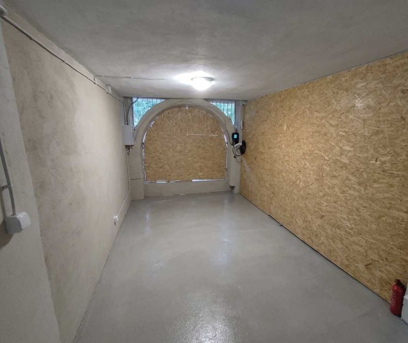 Гараж под НАЕМ в ЦЕНТЪР - 22 kW ел.станция - гр. Ловеч