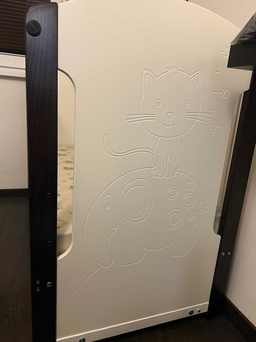 Продавам детско креватче