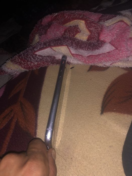 Vand iphon 11 sanatatea bateriei ieste 100  vine cu cutie si garantie 2 ani
