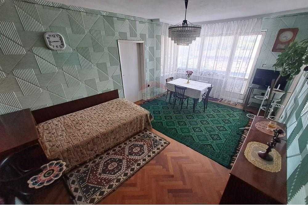 Дава се под наем Двустаен апартамент в Русе, Широк център - 62 кв.м за 239.7 € - Снимка #3