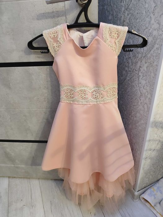 Продам платья на девочку