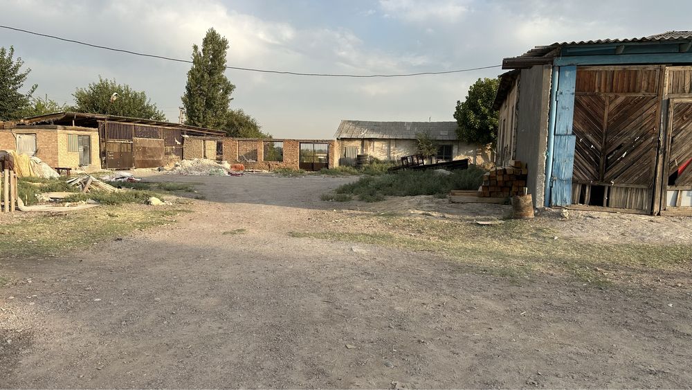 Ko’chmas mulk sotiladi