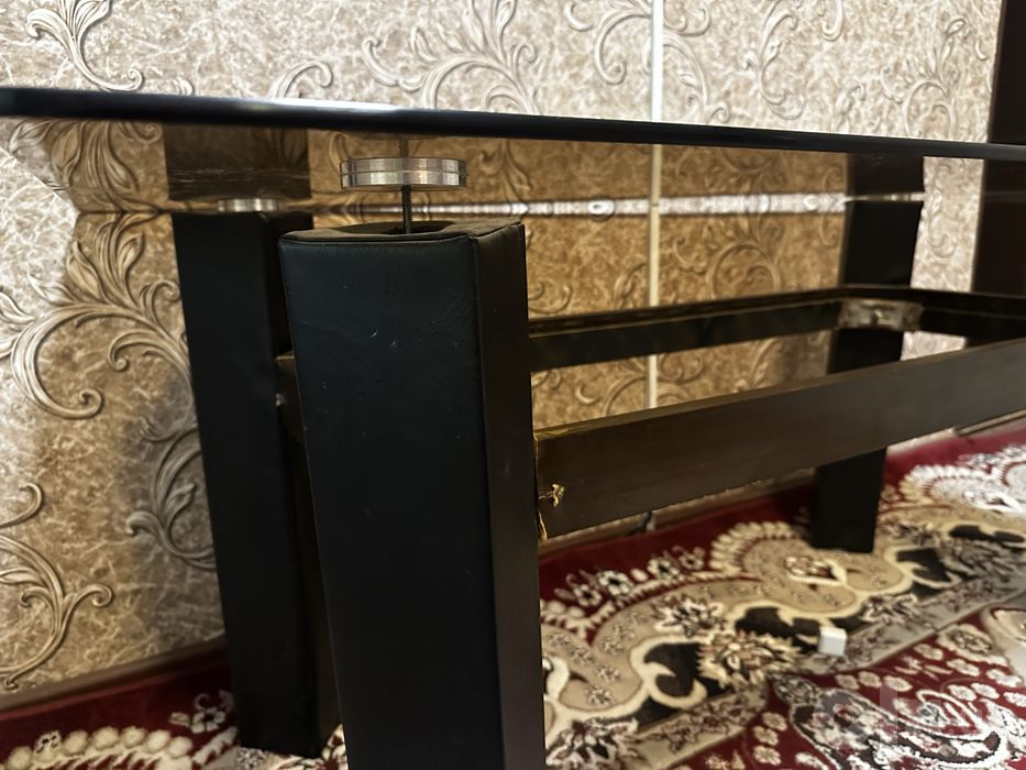 Продаётся журнальный стол из закалённого стекла