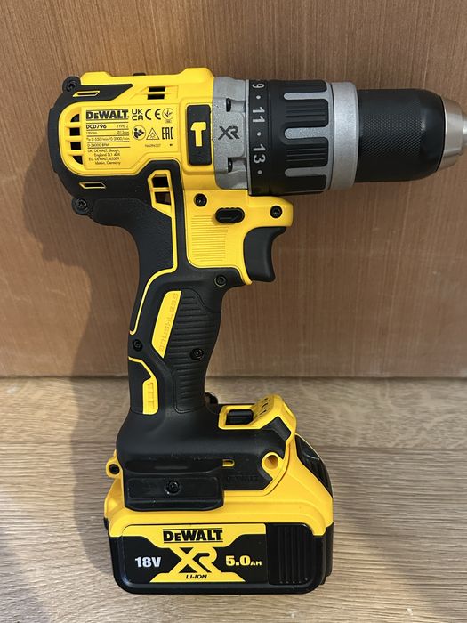 Filetantă Dewalt18v XR BRUSHLESS  DCD796 CU baterie 5ah , produs nou , niciodată folosit