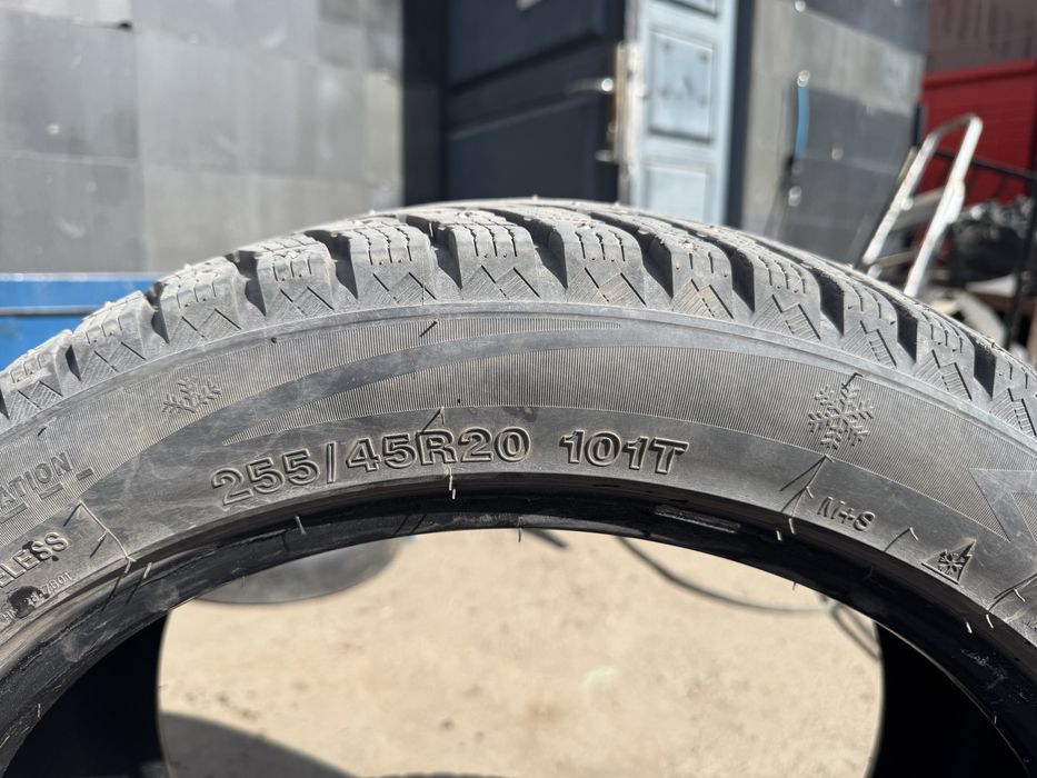 Зимние шины с шипами 255/45/ R20