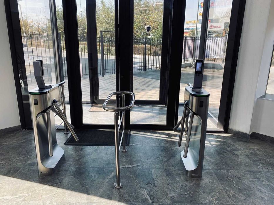 Турникет с распознаванием лиц для школы