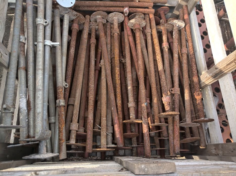 Винтови пети за скеле различни размери