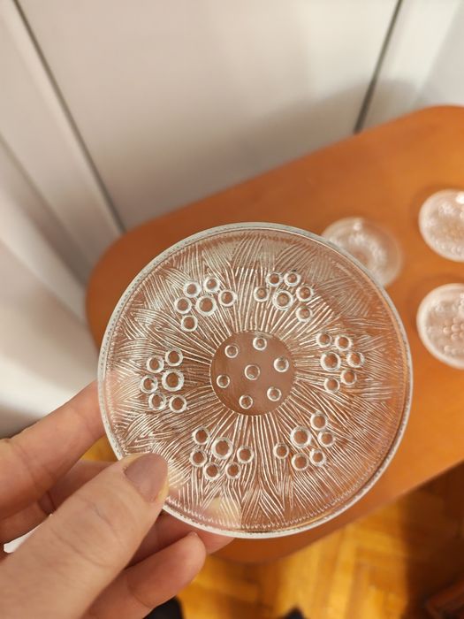 2 seturi de farfuriute -  model deosebit