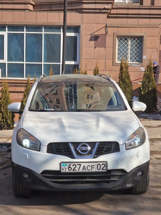 Продаю Qashqai +2  j 10 рест