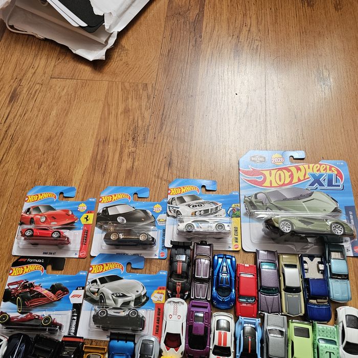 Hot Wheels колички.